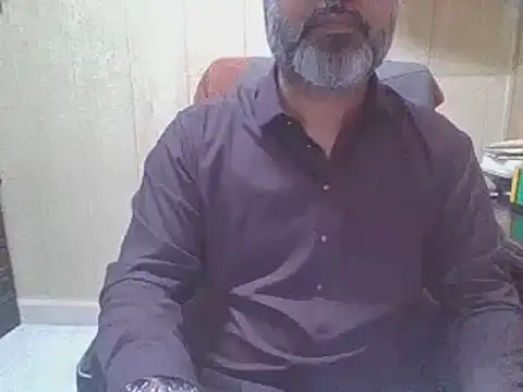 Snapshot of hairymaster95 chatting on April 27, 4:21 am hairymaster95 online show from April 27, 4:21 am
