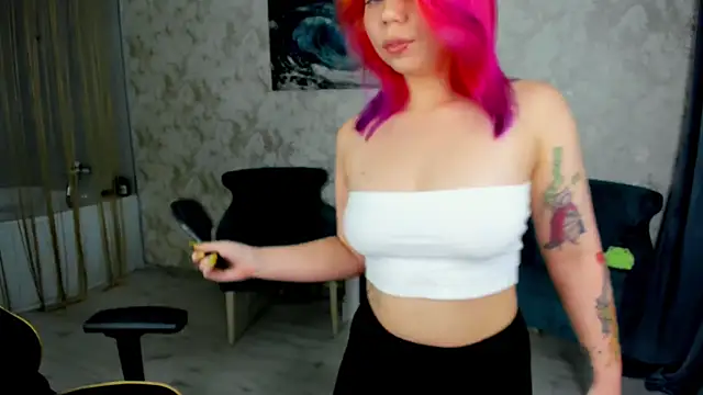 Snapshot of EnergyBunny_1 chatting on April 30, 8:57 pm EnergyBunny 1 online show from April 30, 8:57 pm