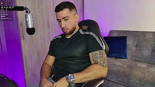 Snapshot of mr_david_cox chatting on February 14, 12:51 am mr david cox online show from February 14, 12:51 am