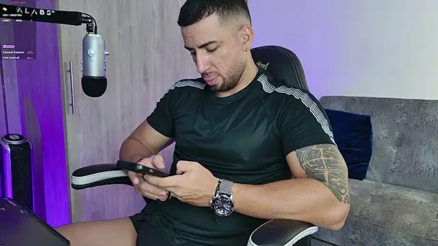 Snapshot of mr_david_cox chatting on February 23, 1:53 pm mr david cox online show from February 23, 1:53 pm