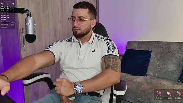 Snapshot of mr_david_cox chatting on March 5, 12:55 pm mr david cox online show from March 5, 12:55 pm