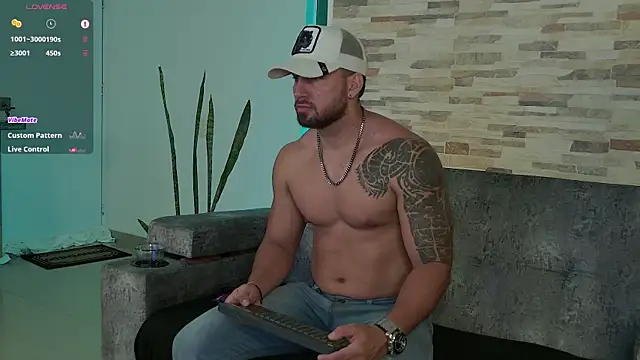 Snapshot of mr_david_cox chatting on March 20, 2:40 am mr david cox online show from March 20, 2:40 am