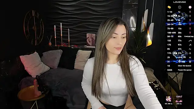 Snapshot of KylieMellow chatting on April 27, 1:31 pm KylieMellow online show from April 27, 1:31 pm