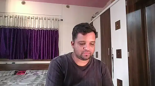 Snapshot of dhruv_love chatting on February 17, 11:44 am dhruv love online show from February 17, 11:44 am