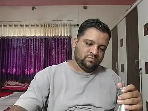 Snapshot of dhruv_love chatting on April 22, 4:26 am dhruv love online show from April 22, 4:26 am