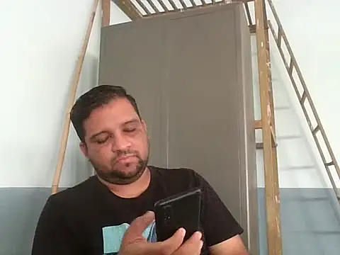 Snapshot of dhruv_love chatting on May 8, 5:02 am dhruv love online show from May 8, 5:02 am