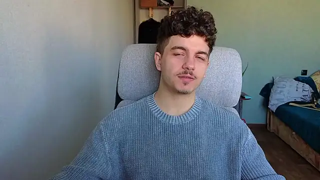 Snapshot of Remy_Miles chatting on January 19, 8:18 am Remy Miles online show from January 19, 8:18 am