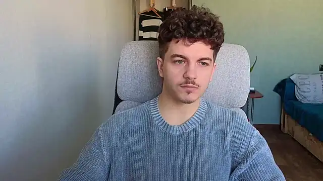 Snapshot of Remy_Miles chatting on February 4, 8:09 am Remy Miles online show from February 4, 8:09 am