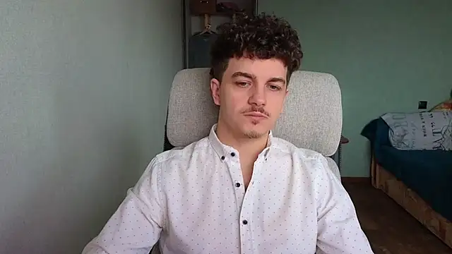 Snapshot of Remy_Miles chatting on February 7, 7:56 am Remy Miles online show from February 7, 7:56 am