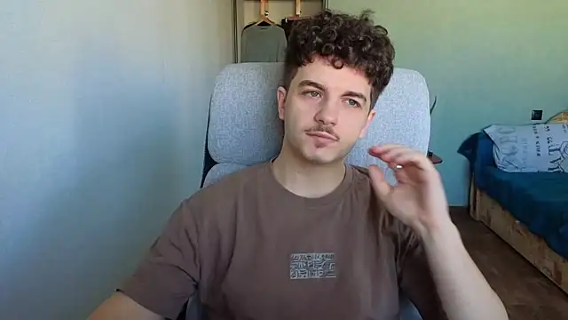 Snapshot of Remy_Miles chatting on February 10, 7:01 am Remy Miles online show from February 10, 7:01 am