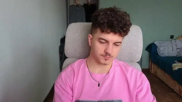 Snapshot of Remy_Miles chatting on February 17, 7:27 am Remy Miles online show from February 17, 7:27 am