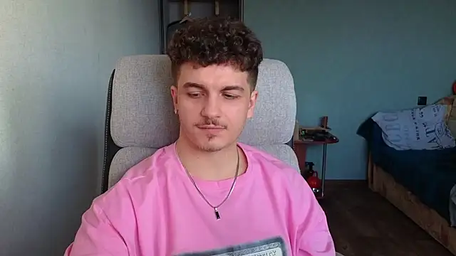 Snapshot of Remy_Miles chatting on February 19, 2:13 pm Remy Miles online show from February 19, 2:13 pm