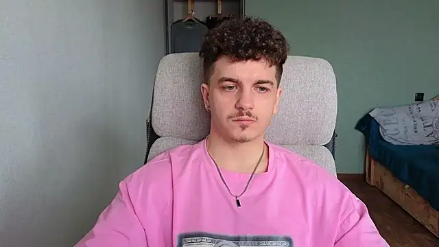 Snapshot of Remy_Miles chatting on February 20, 8:05 am Remy Miles online show from February 20, 8:05 am