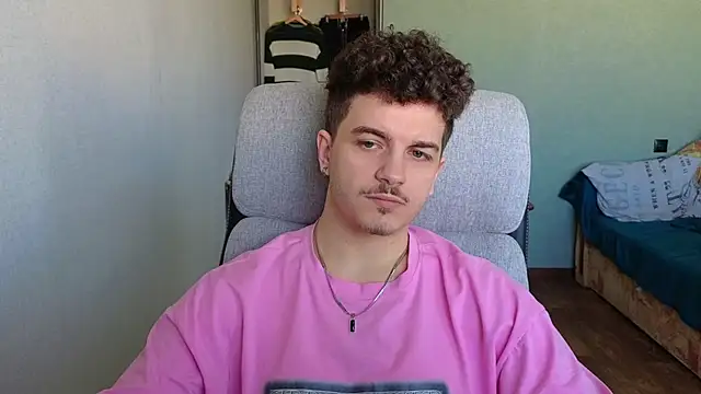 Snapshot of Remy_Miles chatting on March 5, 8:32 am Remy Miles online show from March 5, 8:32 am