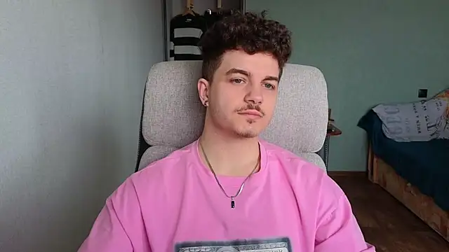 Snapshot of Remy_Miles chatting on March 6, 6:54 am Remy Miles online show from March 6, 6:54 am