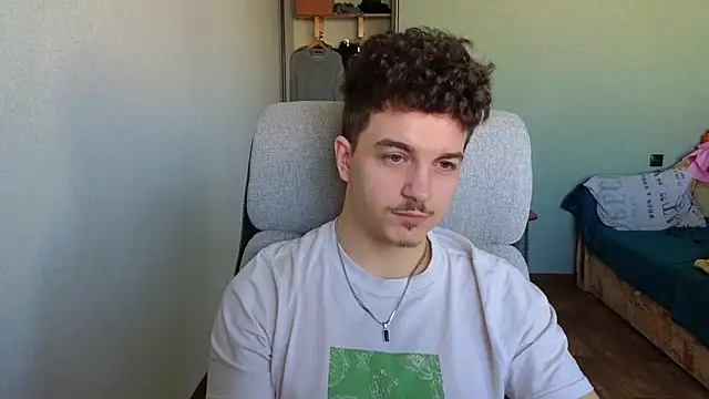 Snapshot of Remy_Miles chatting on March 9, 7:23 am Remy Miles online show from March 9, 7:23 am