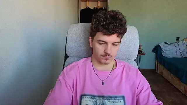 Snapshot of Remy_Miles chatting on March 15, 5:02 am Remy Miles online show from March 15, 5:02 am