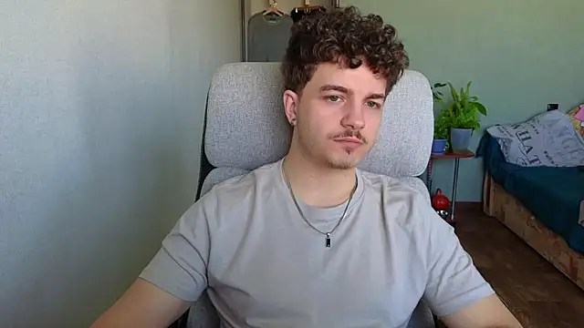 Remy Miles online show from April 28, 7:02 am