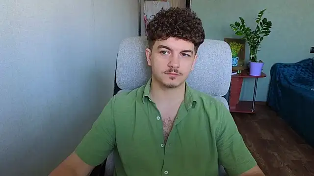 Snapshot of Remy_Miles chatting on June 8, 4:46 am Remy Miles online show from June 8, 4:46 am