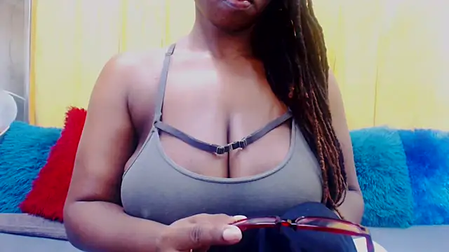 Bustydiva88 online show from December 19, 8:27 pm