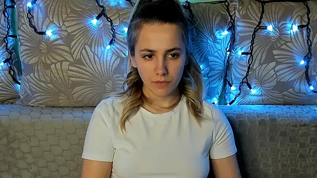 MaggieCake online show from March 8, 1:25 am