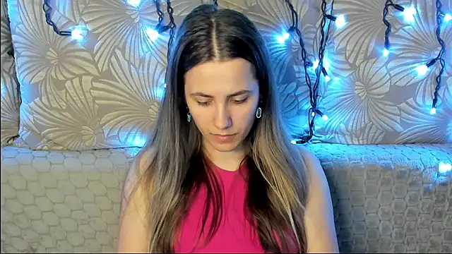 Snapshot of MaggieCake chatting on June 25, 1:49 am MaggieCake online show from June 25, 1:49 am