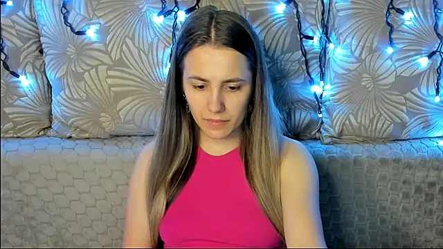Snapshot of MaggieCake chatting on June 26, 1:32 am MaggieCake online show from June 26, 1:32 am