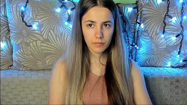 Snapshot of MaggieCake chatting on July 2, 2:33 am MaggieCake online show from July 2, 2:33 am