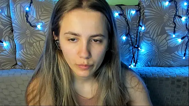 Snapshot of MaggieCake chatting on July 4, 2:29 am MaggieCake online show from July 4, 2:29 am