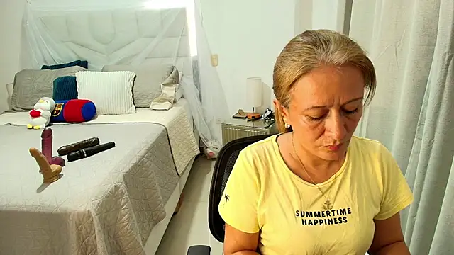 Snapshot of Naty_Stone chatting on May 13, 9:44 pm Naty Stone online show from May 13, 9:44 pm