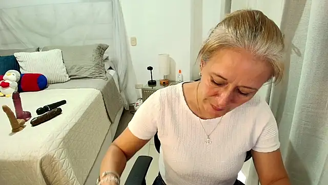 Snapshot of Naty_Stone chatting on June 5, 9:31 pm Naty Stone online show from June 5, 9:31 pm