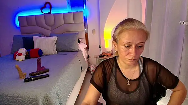 Snapshot of Naty_Stone chatting on June 22, 7:55 pm Naty Stone online show from June 22, 7:55 pm
