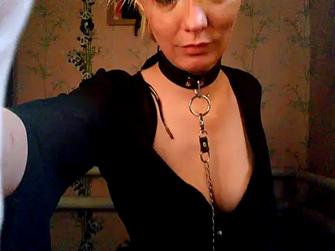 WildMissNiks online show from October 28, 9:13 am