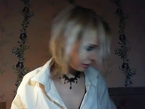 WildMissNiks online show from April 8, 6:46 am