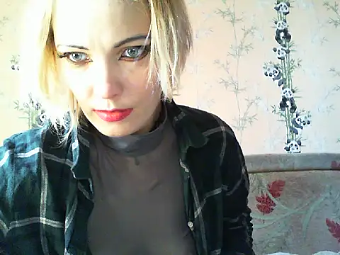 Snapshot of WildMissNiks chatting on May 5, 6:54 am WildMissNiks online show from May 5, 6:54 am