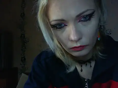 Snapshot of WildMissNiks chatting on May 11, 7:03 am WildMissNiks online show from May 11, 7:03 am