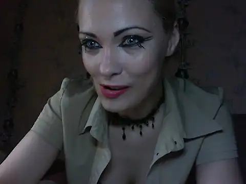 Snapshot of WildMissNiks chatting on May 14, 7:15 am WildMissNiks online show from May 14, 7:15 am