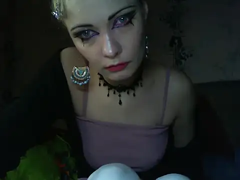 Snapshot of WildMissNiks chatting on May 15, 7:15 am WildMissNiks online show from May 15, 7:15 am