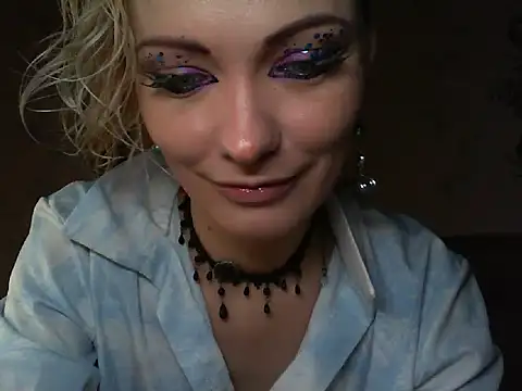 Snapshot of WildMissNiks chatting on May 25, 6:41 am WildMissNiks online show from May 25, 6:41 am