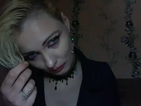 Snapshot of WildMissNiks chatting on May 27, 8:22 am WildMissNiks online show from May 27, 8:22 am