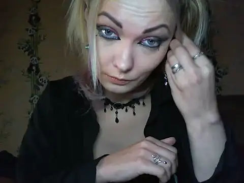 Snapshot of WildMissNiks chatting on June 2, 6:26 am WildMissNiks online show from June 2, 6:26 am