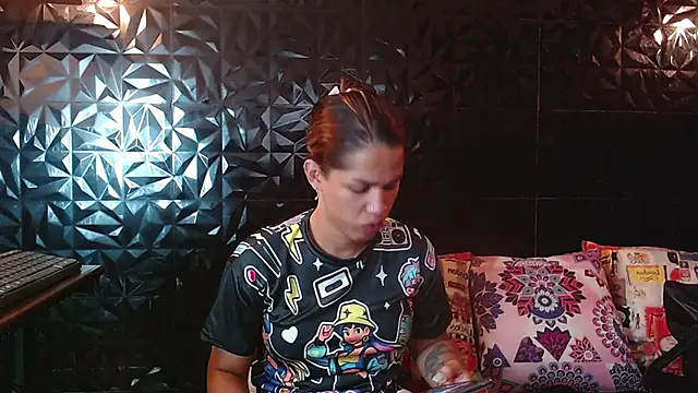 Snapshot of PINK__LOLA1 chatting on May 6, 11:32 pm PINK LOLA1 online show from May 6, 11:32 pm