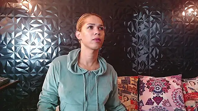 Snapshot of PINK__LOLA1 chatting on May 13, 12:35 pm PINK LOLA1 online show from May 13, 12:35 pm