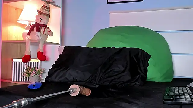 Snapshot of alicialittle chatting on December 22, 11:09 pm alicialittle online show from December 22, 11:09 pm