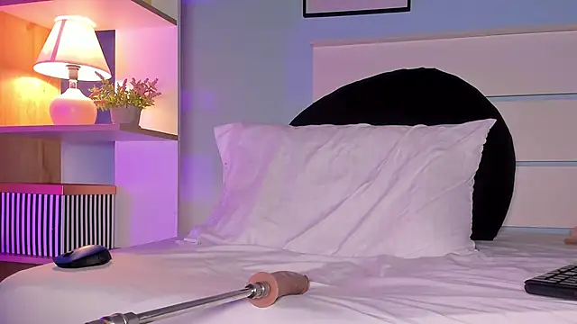 Snapshot of alicialittle chatting on January 24, 8:11 pm alicialittle online show from January 24, 8:11 pm