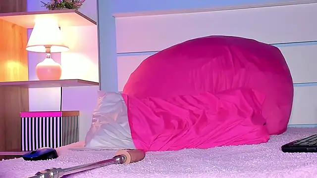 Snapshot of alicialittle chatting on March 10, 8:23 pm alicialittle online show from March 10, 8:23 pm