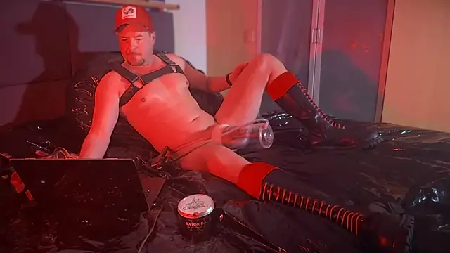 Snapshot of PumpChester82 chatting on March 13, 4:45 pm PumpChester82 online show from March 13, 4:45 pm