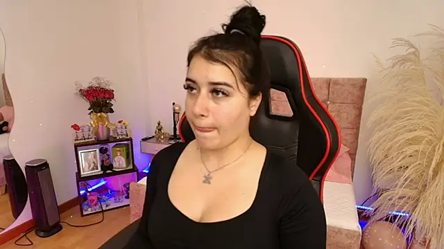 Snapshot of KallyMyller1 chatting on December 3, 7:55 pm KallyMyller1 online show from December 3, 7:55 pm