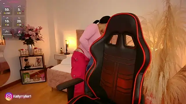 Snapshot of KallyMyller1 chatting on February 20, 7:52 pm KallyMyller1 online show from February 20, 7:52 pm