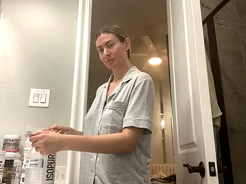 Snapshot of Alyssa_rhoades chatting on November 19, 2:55 am Alyssa rhoades online show from November 19, 2:55 am